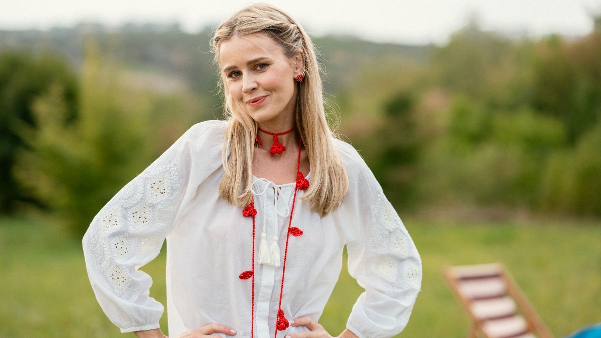 Катерина Кузнєцова у фільмі "Потяг "Червона рута" Катерина Кузнєцова у фільмі "Потяг "Червона рута"