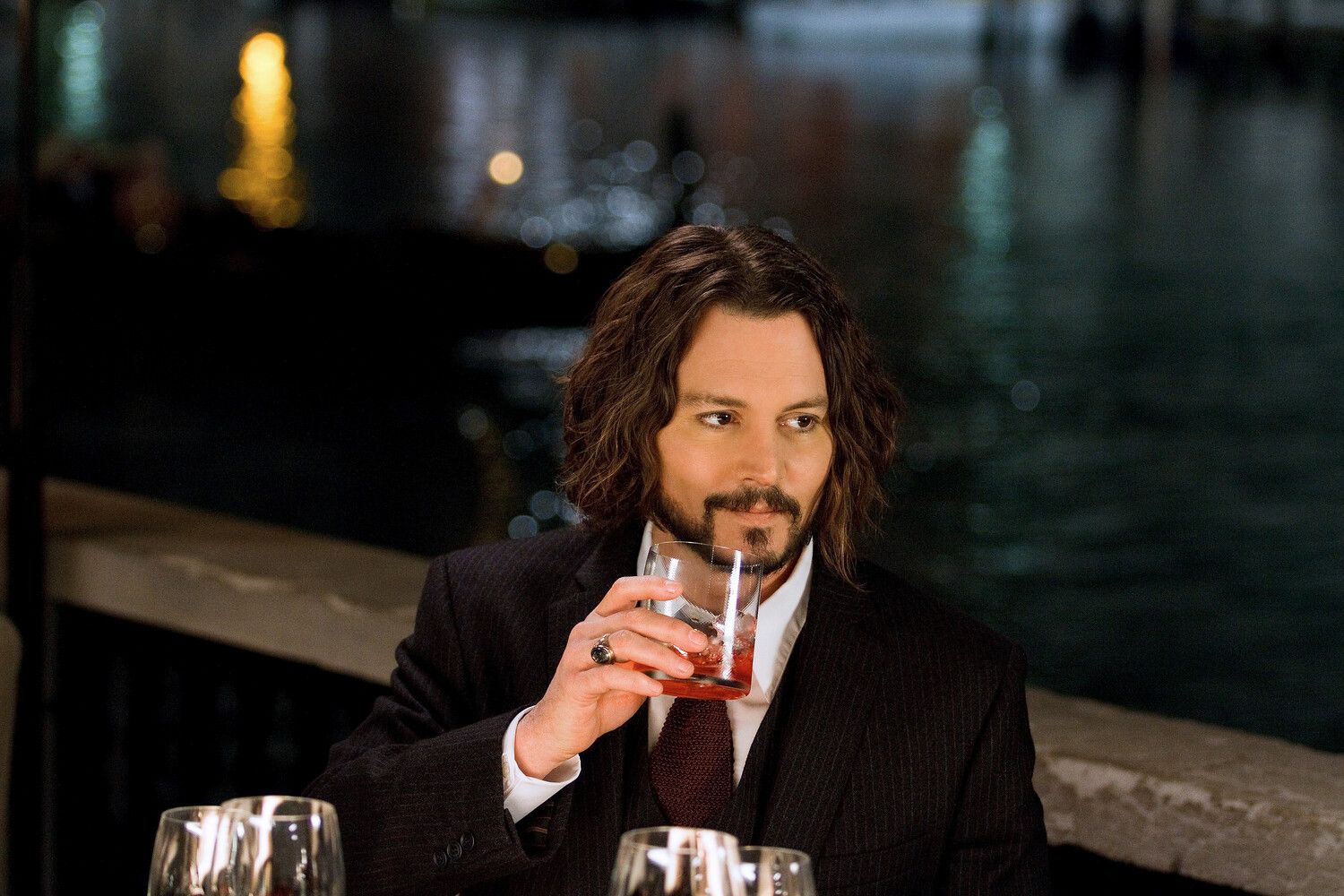 Джонни Депп в фильме "Турист" Джонни Депп в фильме "Турист"