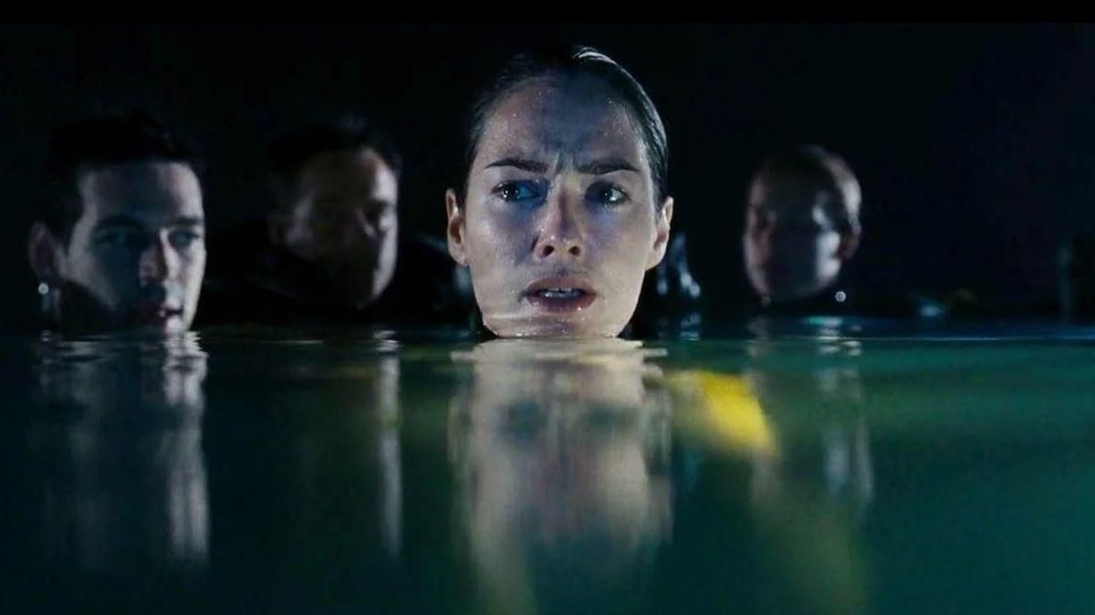 Забытый хоррор 20-летней давности внезапно ворвался в топ Netflix и сводит зрителей с ума Забытый хоррор 20-летней давности внезапно ворвался в топ Netflix и сводит зрителей с ума