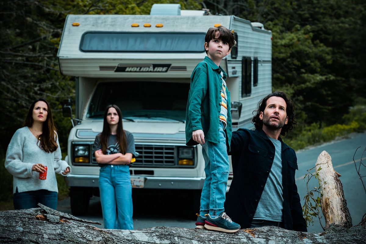 Сериал Снаружи Сериал Снаружи